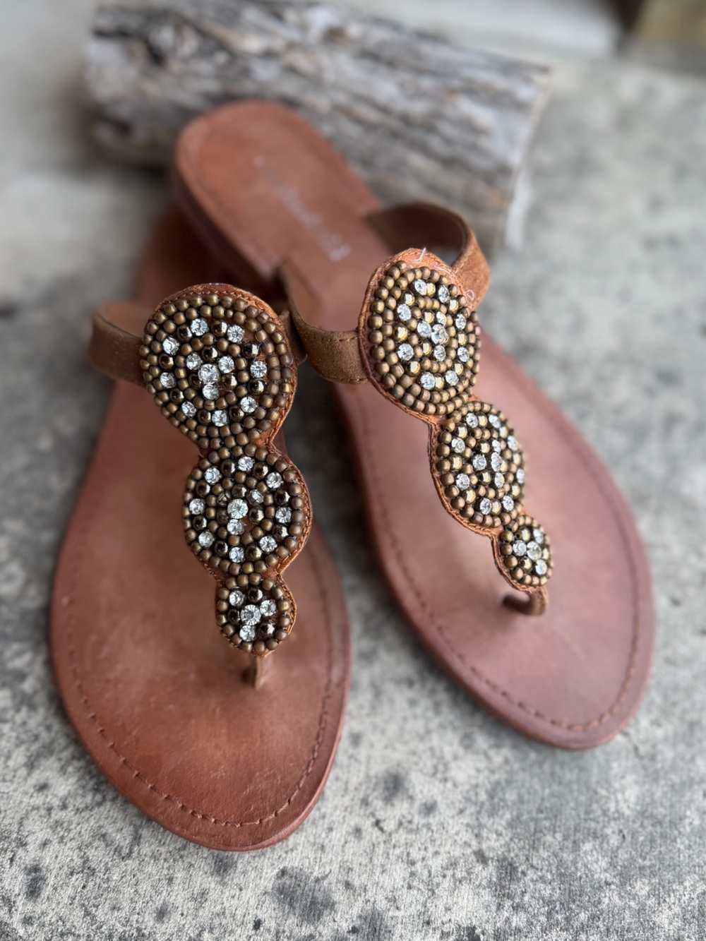 Charles David Embellished Brown Leather T-Strap Sandals Sz-7. Y